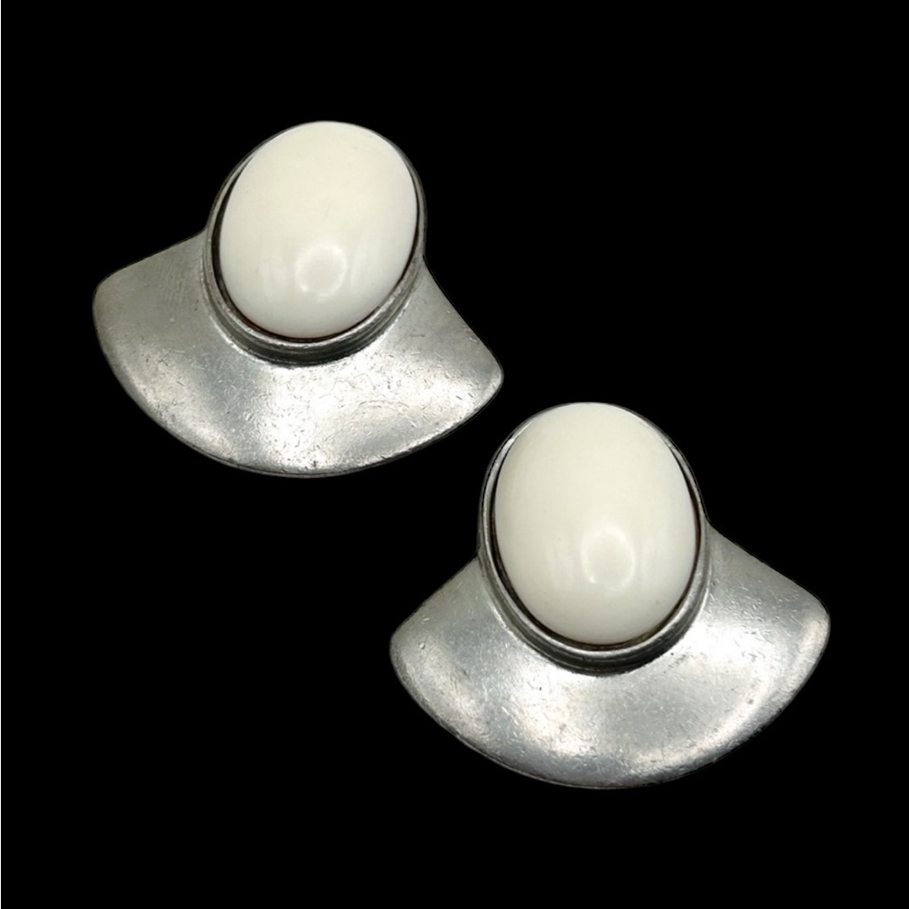 Vintage Ben-Amun Silver Tone White Lucite Clip On Earrings 30$
